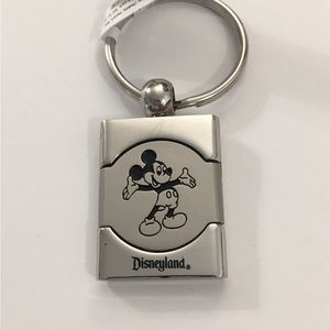 🛍️ Mickey Mouse Disneyland Keychain